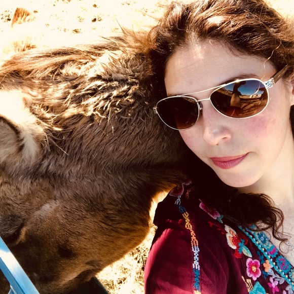 Meet your Posher, Michelle - Picture 2 of 3